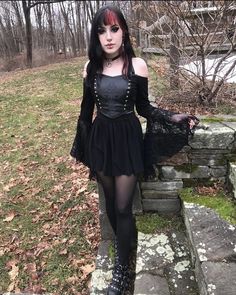 Elissabat Outfit, Goth Gifts, Goth Outfit Ideas, How To Impress, Goth Look, Sugar Thrillz, Black Clothes, Too Cold, Goth Girl