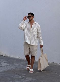 Summer Outfits Men Casual, Casual Summer Outfits Men, European Mens Fashion, Outfits Men Casual, Men's Street Style, Classy Outfits Men, Mens Casual Outfits Summer, Outfits Hombre, Beige Shorts