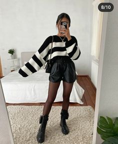 Leder Shorts Outfit, Winter Shorts Outfits, Leather Shorts Outfit, Lederhosen Outfit, Cute Sweater Outfits, Looks Pinterest, 2022 Style, Mode Zara, Chique Outfits