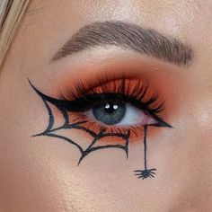 Halloween Makeup Easy Eyeshadow, Halloween Makeup Jack O Lantern, Spider Eyeliner Easy, Dark Princess Makeup Halloween, Halloween Makeup Beginners, Easy Halloween Eyeshadow Looks, Witch Makeup Spiderweb, Halloween Make Up Spiders, Cute Spider Makeup