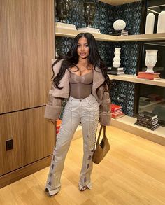 Baddie Date Night Outfit Winter, Baddie Cold Outfits, Shein Brown Outfits, Brown Shark Boots Outfit, Going Out Outfits Black Women Winter, Night Out Winter Outfit Club, Brown Dinner Outfits Black Women, Brown Going Out Outfits, Winter Club Fits