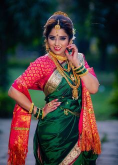 Haldi Poses For Bride, Haldi Photoshoot, Saree Function, Haldi Ceremony Outfit, Half Saree Function, Marathi Bride