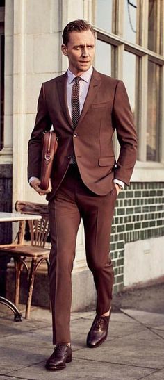 Tom Hiddleston Gentleman, The Hollow Crown, Terno Slim, Style Analysis, Crimson Peak, Vintage Suit, Slim Fit Blazer, Brown Dress Shoes