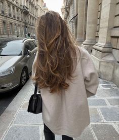 French Haircare, French Beauty Products, Blonde Hair Aesthetic, Emerald Hair, Embrace Messy Hair, Hair Aesthetic, French Beauty