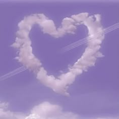 Clouds in the shape of an heart, purple aesthetic. Icona Ios, Light Purple Wallpaper, Purple Quotes, Purple Wallpaper Iphone