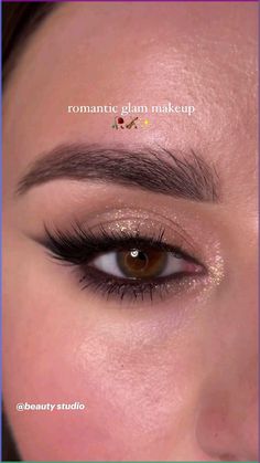 Smokey Eyeshadow Make-up Look Tutorial For Beginners. Light Smokey Eye Makeup, Smokey Eye Makeup Wedding, Daytime Smokey Eye, Art Deco Makeup, Light Smokey Eye, Fall Makeup Trend, Smokey Eye Makeup Look, Date Night Makeup, Celebrity Makeup Looks