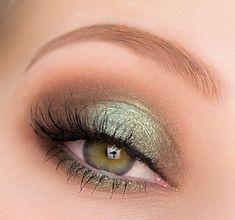 Halloweenský Makeup, Make Up Designs, Eye Makeup Designs, Makijaż Smokey Eye, Green Eyeshadow, Gold Makeup, Makeup Eye Looks, Eye Makeup Art, Makeup For Green Eyes