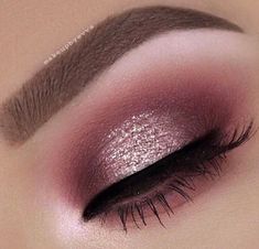 How To Do Eyeliner, Deep Set Eyes, Simple Eyeliner, Makeup Package, Stunning Eyes, Halloween Hair, Instagram Analytics, Dramatic Look, Teen Hairstyles