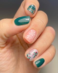 Nail Ideas For 2023, Holiday Nail Ideas, Christmas Gel Nails, Holiday Nail, Cute Gel Nails, Solar Flare, Festival Nails, Oval Nails, Dipped Nails