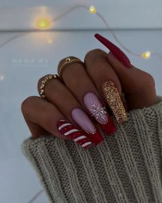 Red And Gold Nails Christmas, Christmas Nails Red And Gold, Red And Gold Christmas Nails, Christmas Nails Gold, Long Christmas Nails, Nails Noel, Gold Christmas Nails, Christmas Sweater Nails, Red And Gold Nails