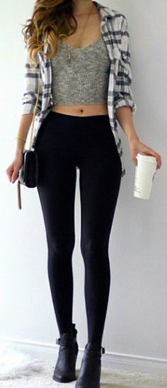 Calça preta tecido + cropped cinza + blusa xadrez How To Wear Leggings, Fall Outfits For School, Chique Outfits, Legging Outfits, Fashion Mode, Street Styles, Fashion Street