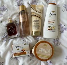 #SeptemberReset24 Vanilla Body Care, Body Hygiene, Hygiene Care, Bath And Body Works Perfume, Shower Skin Care, Vanilla Scent, Pretty Skin Care, Perfume Scents, Bath And Body Care