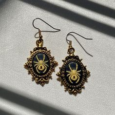 These Dangle Earrings Feature A Cream Black Widow Spider Cameo In A Victorian Style Antiqued Gold Setting. Great Halloween Jewelry, And Every Day Is Halloween. (Silver Version Available In Another Listing) They Measure About .5” Wide And 1" Tall. All Jewelry Ships In A Gift Box. Good Witch Hallmark Jewelry, Garfield Jewelry, Gold Goth, Brighton Earrings, Widow Spider, Black Widow Spider, Spider Jewelry, Spider Earrings, Dangle Earrings Gold