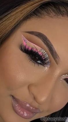 Beautiful Lashes | Pinterest Cute Easter Makeup Ideas, Cute Easter Makeup, Eyeshadow Looks With Glitter, Pink Liner Eye Makeup, Light Pink Makeup Looks Black Women, Birthday Eye Makeup, Gender Reveal Makeup Ideas, Makeup Looks Glamour, Light Pink Makeup Looks