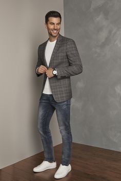 Mens Charcoal Blazer Outfit, Jean And Blazer Outfit Men, Sweater Blazer Outfit Men, Gray Blazer With Jeans Men, Blazer Outfits Men 2023, Jeans With Suit Jacket Men, Grey Blazer With Jeans Men, T Shirt And Blazer Outfit Men, Mens Blazer With Jeans