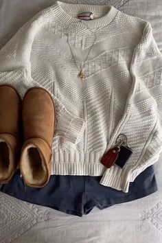 sweater | cute | uggs | spring | fall | outfit ideas Cute Granola Outfits, Ugg Mini Outfit, Ultra Mini Uggs Outfit, Mini Uggs Outfit, Sweater Uggs, Cute Uggs, Mini Outfit, Trendy Fits, Ugg Mini