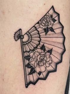 Traditional Spanish Tattoo, Traditional Japanese Fan Tattoo, Trad Fan Tattoo, Koomote Tattoo, Fan Traditional Tattoo, Japanese Fan Tattoo Traditional, Italian Tattoos Symbols, Folding Fan Tattoo, Fan Tattoo Japanese