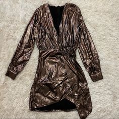 Never Worn Ruched Back Deep V In The Front Fits Xs/S Metallic Mini Dress For Night Out In Fall, Metallic Ruched Dress For Spring, Metallic Mini Dress For Fall Night Out, Spring Metallic Ruched Dress, Metallic Mini Dress For Date Night In Fall, Chic Metallic Dress For Fall, Deep V, Colorful Dresses, Long Sleeve Dress