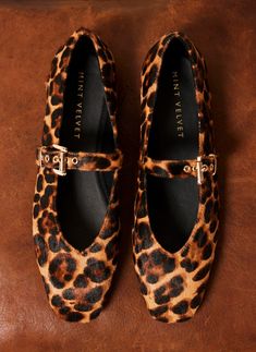 Leopard Print Textured Ballet Pumps Animal Print Shoes Outfit, Leopard Print Flat Shoes, Leopard Flats Outfits, Leopard Print Shoes Flats, Flat Shoes Outfit, S And B, Leopard Mules, Leopard Ballet Flats, Leopard Print Pumps