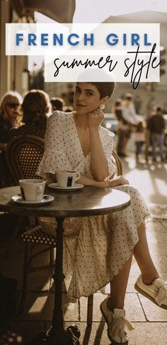 french girl summer style French Street Style Summer, French Outfit Summer, French Summer Fashion, Paris Street Style Summer, French Summer Outfits, French Girl Summer, Parisian Summer Style, French Fashion Summer, French Summer Style