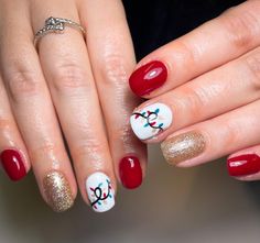 Christmas Nail For Short Nails, Christmas Nail Art 2023, Christmas Nails With Light Bulbs, Holiday Light Nails, Holiday Lights Nails, Cute Christmas Nail Designs For Short Nails, Christmas Nails With Lights, Holiday Nails For Short Nails