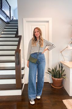 Five outfit ideas with Sézane's Colette Marinière. Michelle Tomczak Blog. Wide Leg Jeans Outfits, K Michelle, Denim On Denim Looks, Wide Leg Jeans Outfit, Pants Gift, Outfits With Converse, Pantalon Large, Work Casual, Jean Outfits