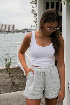 Summer Outfits Beachy Vibes, Cute Outfits To Wear On A Cruise, Lightweight Outfits Summer, Woman Shorts Outfits, Longer Shorts Outfits Women, Simple Everyday Outfits Summer Casual, Patagonia Shorts Outfit, Simple Trendy Outfits Summer, Modest Summer Outfits Shorts