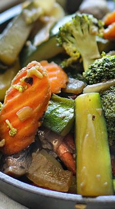 a close up of a plate of food with broccoli, carrots and cucumbers