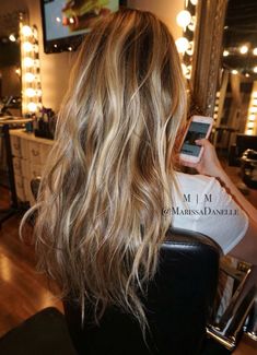 Carmel Hair Color, Sunkissed Hair, Brown Curls, Jessie James Decker, Jessie James, Blonde Hair Looks, Long Curls, Color Your Hair, Trendy Hair Color