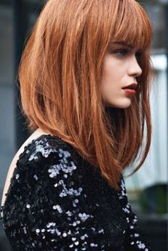 Cooler Bob in Kupfer Rot! Long Bob Haircuts Bangs, Very Long Bob With Bangs, Long A Line Bob With Bangs, Long Angled Bob Hairstyles, Long Angled Bob, Long Bob With Bangs, Inverted Long Bob, Red Bob, Inverted Bob Hairstyles