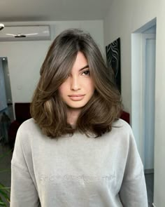 Hairstyles For Medium Length Hair Oval Face, Oval Face Haircuts For Women, Short Hairstyle Oval Face, Short Haircut Oval Face, Women Haircut Styles, Oval Haircut, Midi Haircut, Chic Short Hair