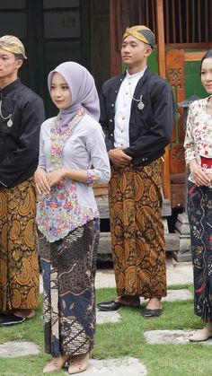 Everyday Fashion Outfits, Batik Dress, Ootd Hijab, Happy Wedding, Fashion Tips For Women, Yearbook, Women's Style, Everyday Fashion