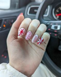 Green Xmas Nails Designs, Pink Red Christmas Nails, Red And Pink Christmas Nails, 2024 Christmas Nails, Pink Candy Cane Nails, Peppermint Swirl Nails, Holiday Nails Almond Shape, Retro Christmas Nails, Christmas Nails 2024