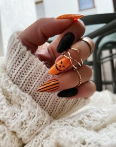 Fun Halloween Nails, Black Halloween Nails, Holloween Nails, Halloween Nails Easy, Halloween Acrylic Nails, Cute Halloween Nails, Pumpkin Nails, October Nails, Her Nails