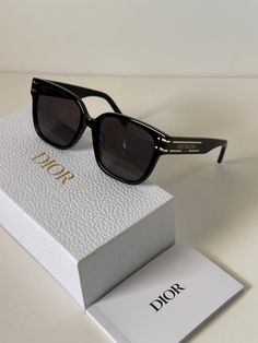 Dior Glasses Sunglasses, Dior Sunglasses Women, Stylish Sunglasses Women, Dior Glasses, Glasses Outfit, Popular Sunglasses, Rapper Style, Luxury Glasses