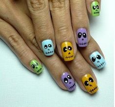 Nail, nail, nail / easy Halloween nail design Skeleton Nails, Easy Halloween Nails Design, Halloween Nail Art Tutorial, Fun Halloween Nails, Skull Nail Art, Nail Art Halloween, Skull Nails, Halloween Nails Easy, Her Nails