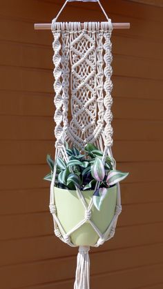 plant hanger diy, plant hanging ideas, plant hanger patterns, macrame patterns, macrame knots, hanging basket ideas, flower pot holder diy, diamond pattern macrame, macrame plantas, makramee blumenampel, cintre de plante, 식물 옷걸이 Diy Macrame Plant Hanger Easy, Macrame School, Wall Plant Hanger, Macrame Knots Tutorial