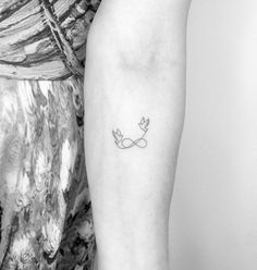 In Memories Tiny Tattoos Women Minimalist Minimalist Tattoo Remembrance, Minimalist Remembrance Tattoos, Fineline Memorial Tattoo, In Memoriam Tattoo, In Memory Tattoos Dad, Tattoos Women Minimalist, Tattoo In Memory Of Mom, Tattoo In Memory Of Dad, Mom And Dad Memorial Tattoos