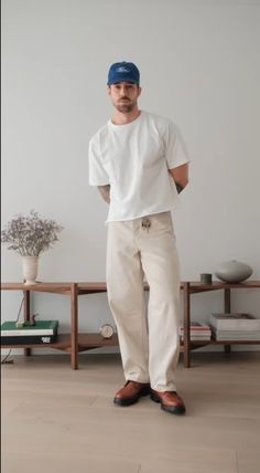 Men’s Beige Outfit, Men Cream Pants Outfit, White Polo Outfit Men, Cream Pants Outfit Men, Cream Outfit Men, Chino Pants Men Outfits, Cream Pants Outfit, Daniel Simmons, Polo Outfit Men