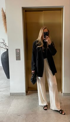 Work Event Outfit Evening, Linen Blazer Outfit Women, Beige Linen Pants Outfit, Casual Streetwear Women, Linen Blazer Outfit, White Linen Pants Outfit, Linen Suits Women, Cream Linen Pants, Minimalism Clothes