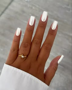 23+ Elegant White Chrome Nail Ideas For 2024 - DrExplains Summer Nails 2024, Chrome Nails Designs, White Chrome, White Nail Designs, Metallic Nails, Cat Eye Nails