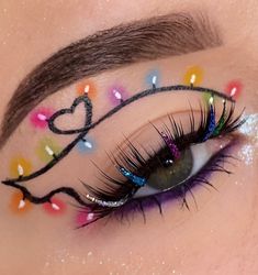 eye makeup😍 Christmas Lights Eyeliner, Winter Themed Makeup, Christmas Light Makeup, Christmas Eyeliner Looks, Christmas Lights Makeup, Christmas Makeup Ideas, Colourful Makeup