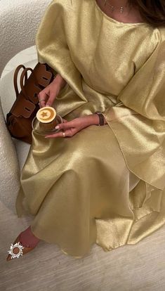 Abaya Outfit, Mode Abaya, Modesty Fashion, Arab Fashion, Modest Wear, Instagram Beauty, Islamic Fashion, Modest Fashion Outfits, Abayas Fashion