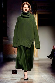 Mode Monochrome, Sweater And Skirt, Live Fashion, 가을 패션, Looks Style, Mode Inspiration, Green Sweater, Look Fashion, Modest Fashion