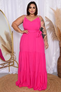 Vestido Plus Size Longo Pink, confeccionado em viscose de qualidade premium, modelagem acinturada, comprimento longo, alças médias que possibilita o uso de soutien, aplicação de pedrarias nas alças, dando um toque especial para a peça, aplicação posterior de lastex nas costas que proporciona maior conforto e flexibilidade aos movimentos, saia três marias forrada até a altura do joelho. Composição: 100% viscos African Attire Dresses, Plus Style, Vestido Plus Size, Moda Plus, African Attire, Plus Size Fashion, Fashion Accessories, Plus Size, Pink