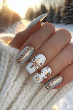 December Nails Design, Festival Nails Ideas, White Christmas Nail Ideas, White Christmas Nail Designs, Holidays Nails, White Christmas Nails, Christmas Nail Ideas, December Nails, Amazing Nails