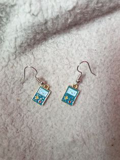 Cute BMO earrings, perfect for any Adventure Time fan! Adventure Time Earrings, Bmo Adventure Time, Adventure Time Distant Lands, Cartoon Cute, Animated Cartoons, Adventure Time, Advent, Jewelry Earrings Dangle, Dangle Drop Earrings