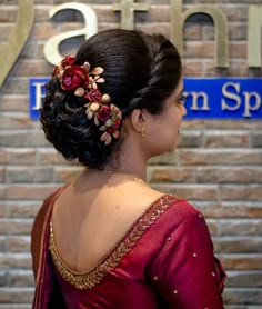 Bridal hairstyles Indian Bun Hairstyles, Hairstyles Juda, Reception Hairstyles, Jheri Curl, Bridal Hairstyle Indian Wedding, Wedding Bun, Saree Hairstyles, Hairstyles Design