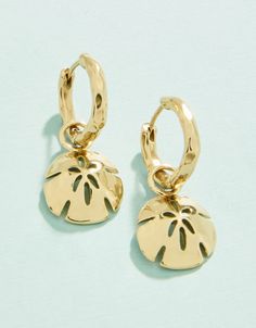 These dainty Sand Dollar Convertible Hoop Earrings are a great reminder toenjoy the oceanand life everyday. Designed to shine through everyday wear, exercise, showers and a summer at the beach in tarnish free 14kt gold vacuum plating. Bonus, remove the drop for a simple gold hoop. 2-looks-in-1! Preppy Earrings, Summer At The Beach, Fantasy Earrings, Preppy Jewelry, Engagement Earrings, Spartina 449, Snake Jewelry, Jewelry Accessories Ideas, Gold Jewelry Necklace