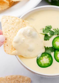 This queso blanco dip takes just 5 minutes to prep and only 5 ingredients to make. This creamy white cheese dip is seriously the best ever! Nacho Bar Toppings, Queso Dips, Slow Cooker Queso, Queso Blanco Recipe, White Queso Recipe, Easy Cheese Dip, Queso Blanco Dip, Dips Appetizers